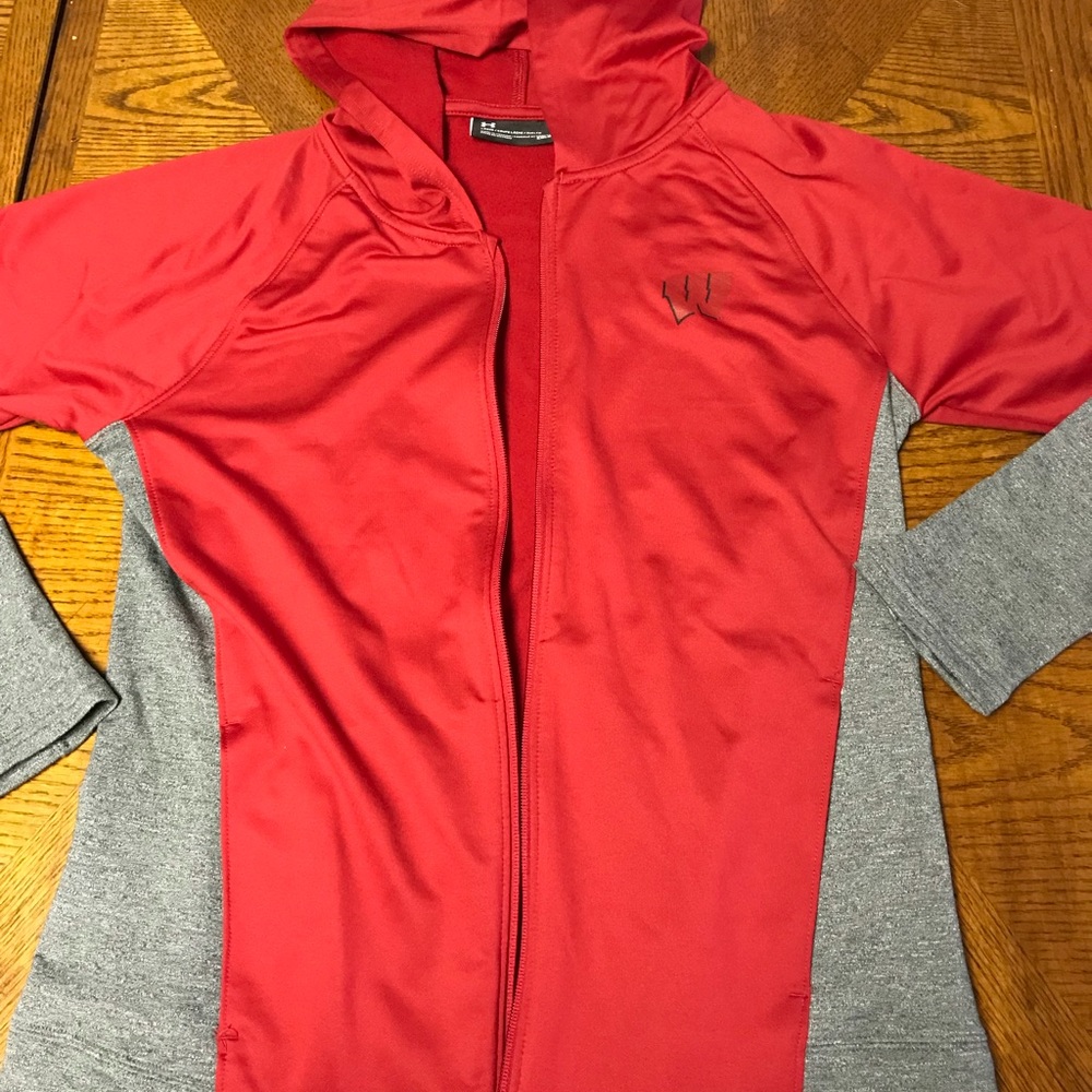 Under Armour woman’s long sleeve w hoodie
